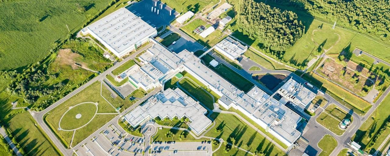 Крупный промышленный объект с инфраструктурой