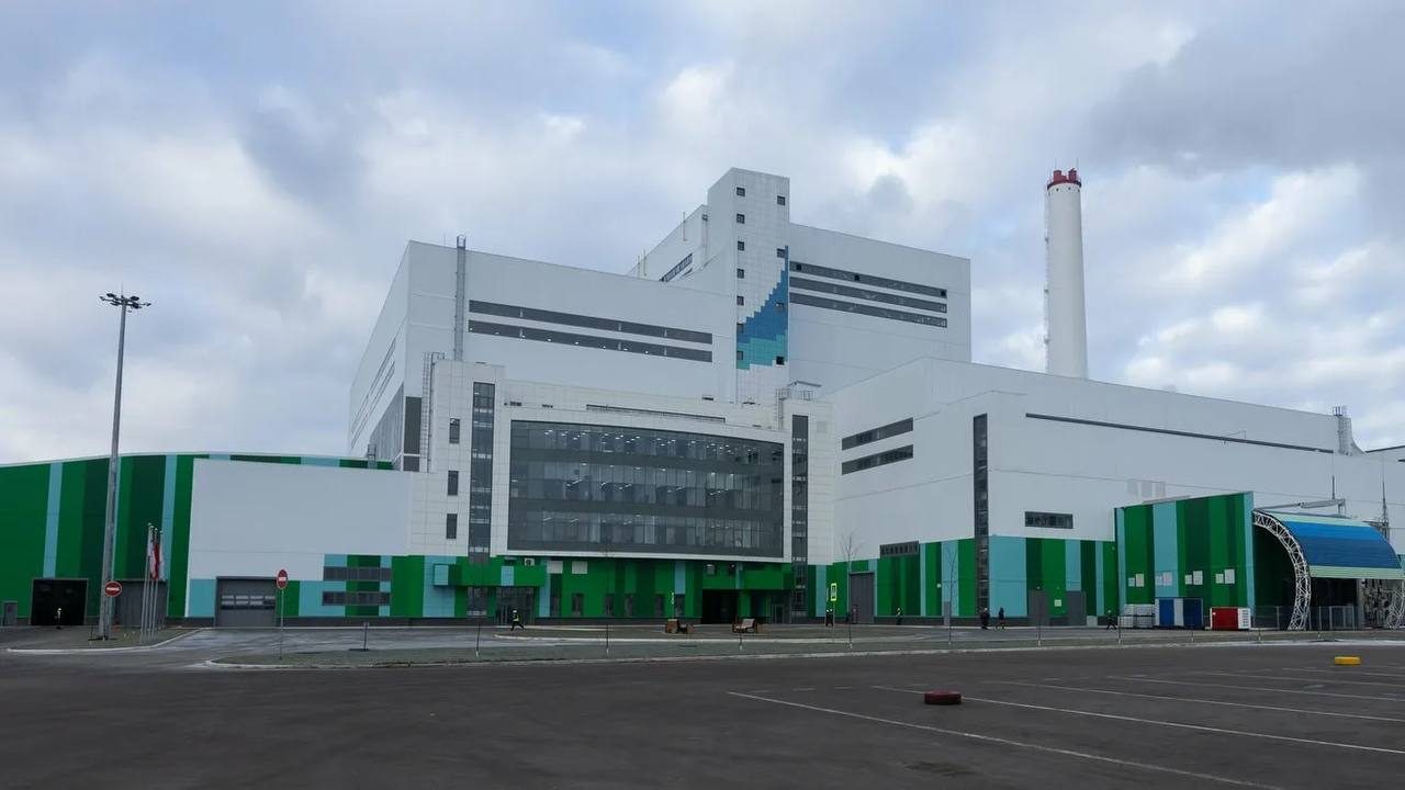 Заводской корпус с дымовой трубой