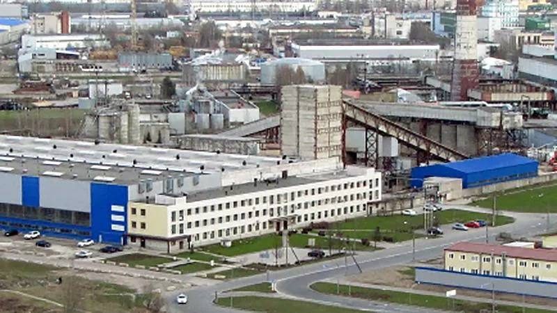 Промышленная площадка: силосы, склады, транспортные галереи